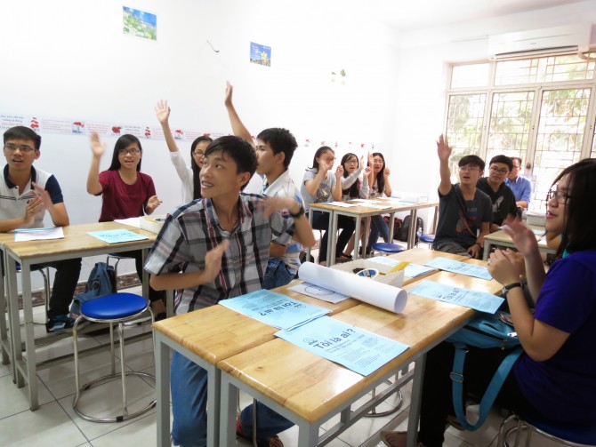 Khởi động bằng lời chào vui nhộn...